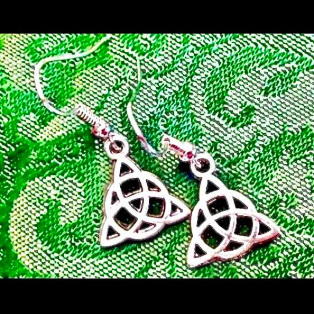 Celtic Triquetra Trinity Knot Triangle 3 Point Knotwork Silver Tone Earrings